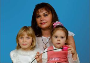 Наталья Цибисова с дочерьми Ритой и Катей